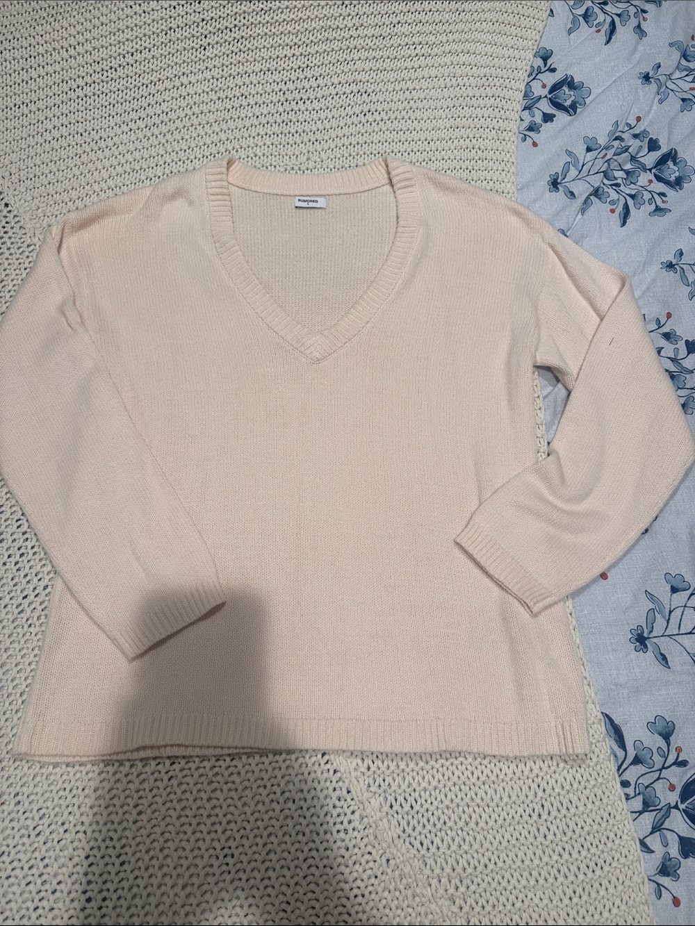 Rumored Women's V-Neck Sweater in Pale beige